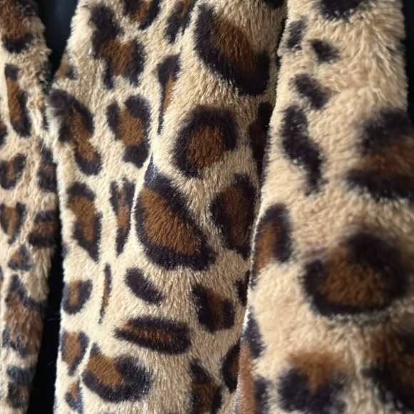 Leopard Vest - Picture 3 of 9